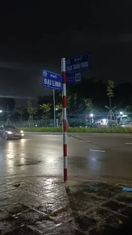 giờ này còn ai lang thang trông đêm mưa không...? #HoangĐong #hanoi #canhdephanoi #xuhuongtiktok 