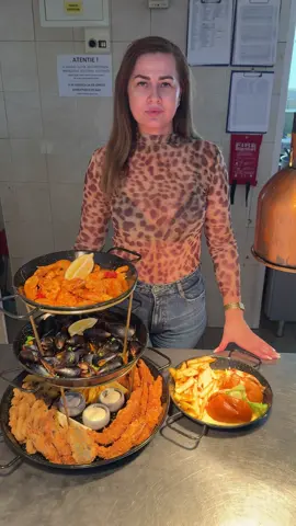 Platou ‼️Gigant Cinque: - 500g creveti in sos de unt si vin - 1kg scoici in sos de vin si unt - 1 portie fritto misto - 1 portie creveti in panko - 350g cartofi condimentati - 3 sosuri maioneza  Totul la doar 299 lei Satu Mare ☎️0771-567.271 Oradea ☎️0771-567.555 