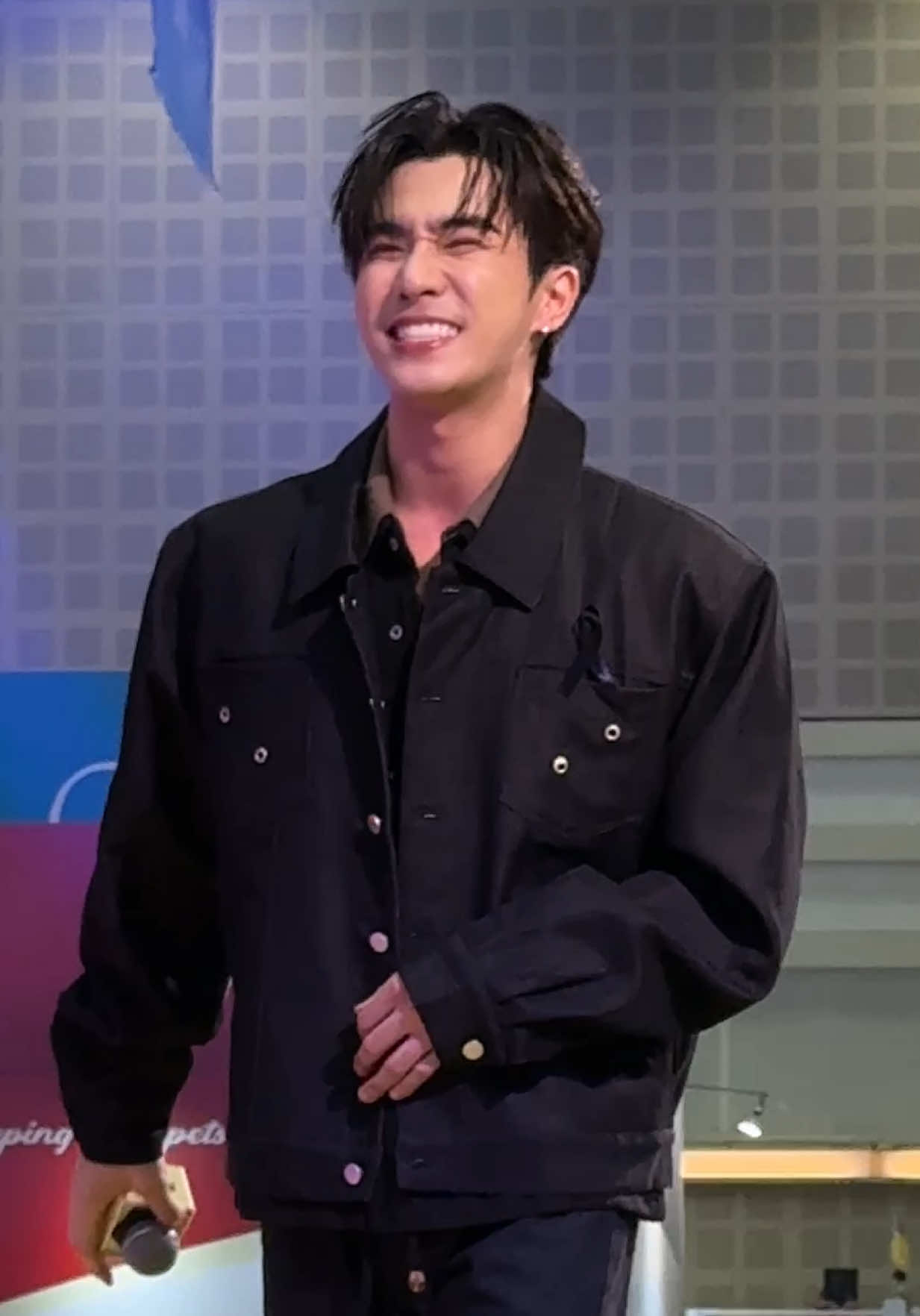 Numb in chaingmai ร้องสดเพราะมาก ดีมาก หล่อมาก @PERTHPPE #NekkoxPerthSantainChiangMai#perthsanta #perthtanapon #numb #ด้านชาเพิร์ธ 