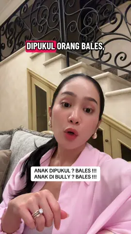 Di pukul?  bales lah.. masa diem !! 