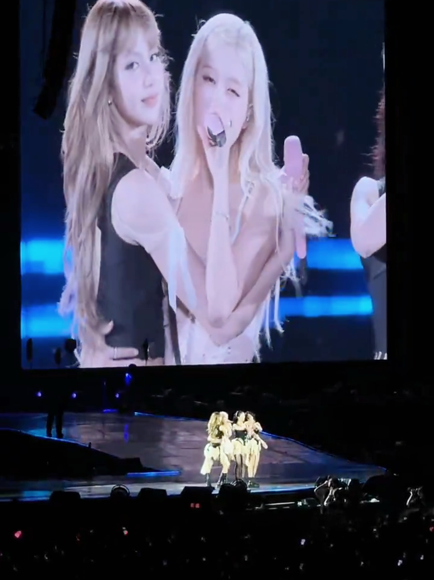 Li nay bị ốm rồi nên hong có hun Chaeng đc sợ bị lây cho ẻm#rosé#lisa#chaelisa#lichaeng#lichaengisreal#chaelisaisreal 