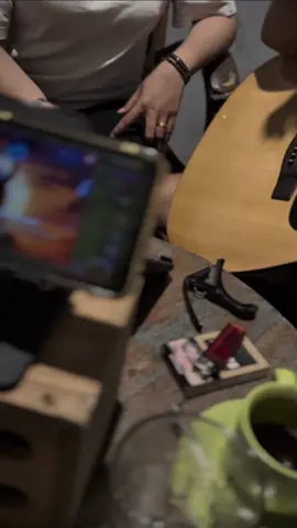 Yg pengen pake aksesoris samaan bisa cek krangjang kuning/showcase manteman🙏🏻🥰 @ΛFIKΛ  @Ndaaaaa ni  #tamuundangan #cover #tongkrongan #laguviral #sadstory 