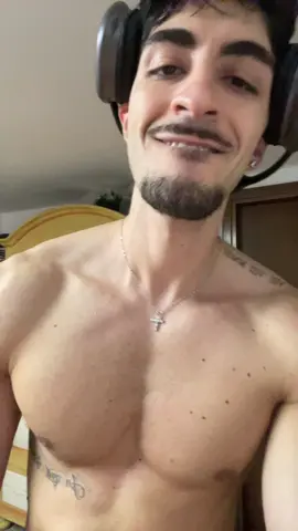 GRAZIE A TUTTI QUELLI CHE STANNO FACENDO IL TREND (mi arrivano tantissime menzioni) per chi lo fa senza dare i crediti invece resterà un figlio non riconosciuto 😂🤏🏻