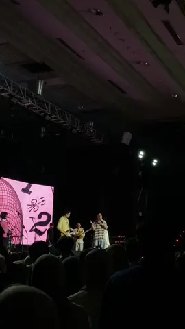 Senang sekali bisa nonton maliq lagi setelah bertahun tahun selalu skip. Pertama nonton maliq di event hijabfest pas kuliah, maybe 10 years later nonton maliq di tempat yg sama dg org yang sama tapi sekarang + 1 with soon ti be my husband  Cheers to manyyyyy konser date ahead 🫶🏻 #fyp #bandung #indonesiahijabfest #maliqndessentials #eventkonser #fyppppppppppppppppppppppp 