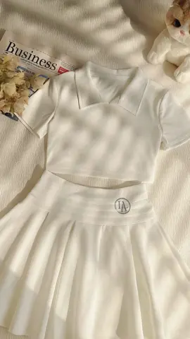 I'A SPORT Setelan Olahraga Wanita atasan crop dan bawahan rok premium #setelanolahraga #setelanolahragawanita #onesetolahragawanita #atasanolahragawanita #outfitolahragawanita 