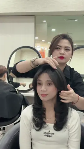 medium layer✨@Official Christopher Salon #mediumlayer #haircut #fypシ゚ #foryoupage #curtainbangs 