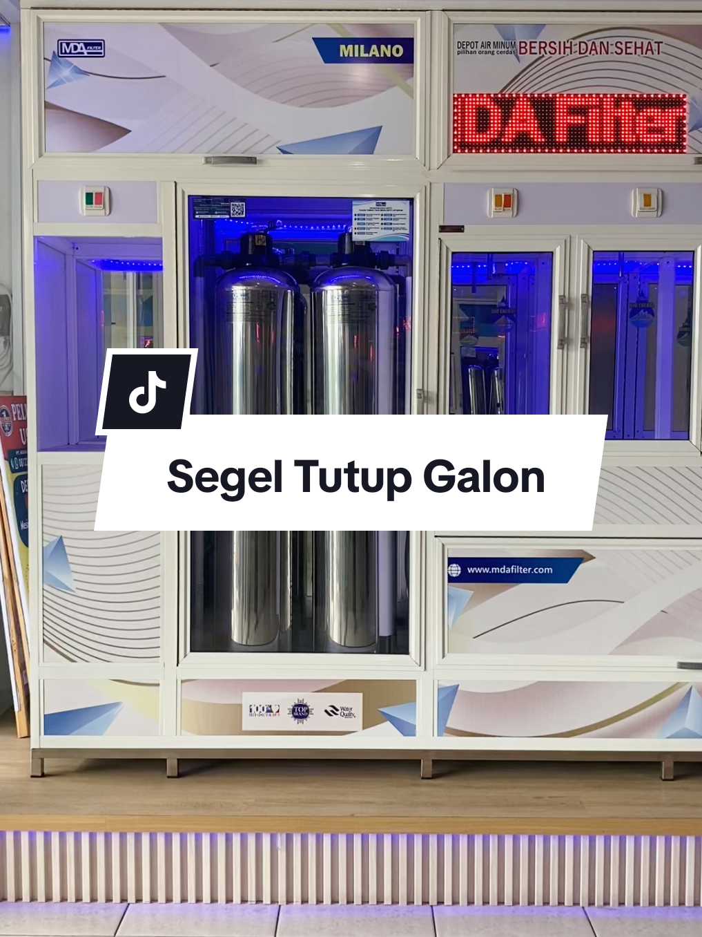 Segel tutup galon bisa ningkatin kepercayaan konsumen pada galon isi ulang kamu #segeltutupgalon #segel #galonisiulang #mesindepotairminum #mdafilter 