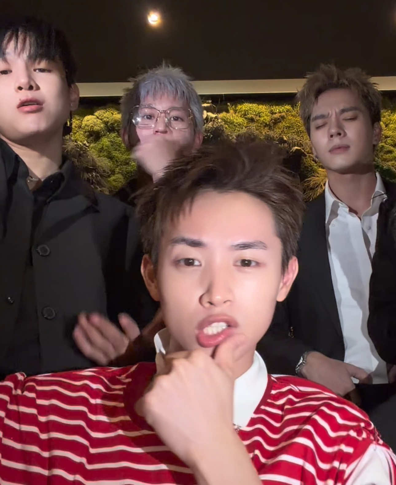 hãy ở lại đây và nhảy 🤐 oh yes baby i luv it @B Ray @CODYNAMVO @hellonegav @Phạm Đình Thái Ngân @Hải Nam #DoanKichCam #CONGB #AnhTraiSayHi2025 