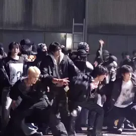 carrying Rua like nothing 🤣😭 #andteam #harumaki #fypp #MAKI #HARUA @&TEAM 