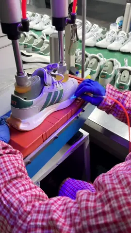 Vẽ đường, cũng là công việc kỹ thuật. #máyvẽ#máyvẽ#máygiày#máymócgiày