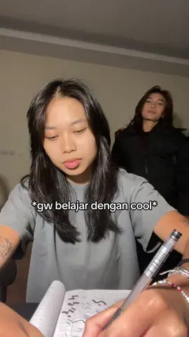 akan ku tangkis lemparan itu  