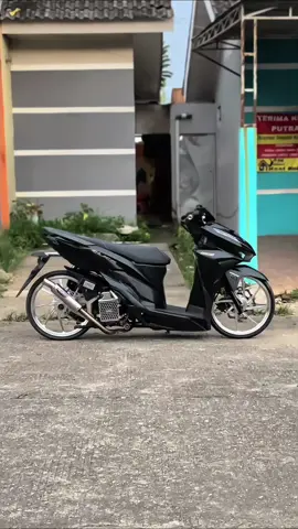habis di cuci kita kasih cematik dulu 🤙🏻Nover n nya apa , (nyuci motor derr🔥 ) biar nambah ganteng #variomodifikasi #varionistyindonesia #variopreper #tiktok #foryou 