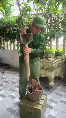 thuyết minh của a Tuấn Tiền Tir truyền tải cách các cụ giải bài toán Cây nhiệt đới của 47 thiên tài nước Mĩ