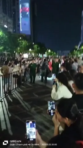 [Phương Mỹ Chi YFest HCM2025] Nay outfit full đỏ đúng Viettel luôn ✨ cre threads linlin.officiel06 #phuongmychi #viettelyfest #YFestHcm2025 #xh #viral 