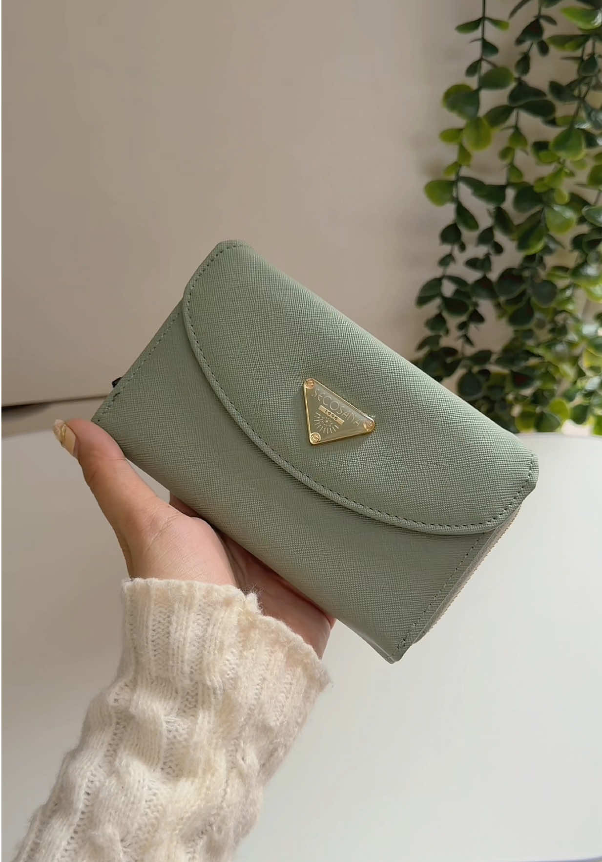 ackkkk!!! how ‘bout this new release medium wallet from @secosanaph ?? so classy right??? #secosana #mediumwallet #walletforwomen 