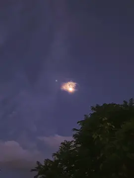 Bulannya terang bgt nih 🌖  #fyp #langit #awan #astrophile #nature 