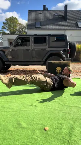 Brzuch  Ćwiczyć czy nie ?  Oczywiście , że tak. Czasami słyszę , że płaski brzuch to tylko dieta. Może i płaski , ale czy mocny, silny , zdrowy ? Przedstawiam jedno z moich ulubionych ćwiczeń na brzuch i zachęcam do zadbania o sprawność na wielu płaszczyznach bez względu na modę czy wygodę.  #MilitaryCross  #wod #conditioning #time #men                        