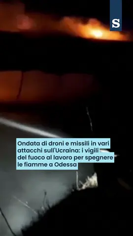 La Russia ha lanciato un'ondata di droni e missili contro l'Ucraina nella notte del 2 novembre, uccidendo «sei persone, tra cui due bambini», e interrompendo l'elettricità a decine di migliaia di persone. #guerra #ucraina