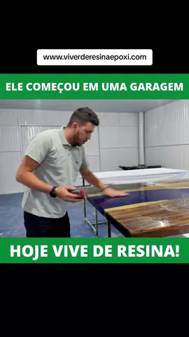 • Que tal ter uma RENDA EXTRA ou até mesmo MUDAR DE PROFISSÃO? 🤔🔥👇 Descubra como PESSOAS SEM FORMAÇÃO estão dominando o segmento epóxi, trabalhando de casa, tendo mais tempo de qualidade e LIBERDADE FINANCEIRA 💰🏡 Venha fazer parte da MAIOR ESCOLA DO SEGMENTO EPÓXI do BRASIL! 🇧🇷  Tenha acesso a TÉCNICAS e MÉTODOS EXCLUSIVOS, já VALIDADOS por mais de 50 MIL ALUNOS! ✨️ Torne-se PROFISSIONAL na FABRICAÇÃO de: ✅ Mesas Resinadas ✅ Bancada de Cozinha ✅ Porcelanato Líquido ✅ Paredes Resinadas ✅ Joias de Resina ✅ Tábuas de Carne ✅ Cabos de Facas ✅ Orgonites ✅ Longboard ✅ Quadros Resinados ✅ Mesas Personalizadas ✅ Luminárias de Resina ✅ Efeito Lichtenberg ✅ Algodão na Parede 🚨 Lista de Materiais e Lista de Fornecedores 🚨 Bônus Exclusivos e Suporte Completo 🎓 Certificado de Conclusão de Curso Aprenda o exato PASSO A PASSO de cada etapa! São mais de 400 VÍDEO AULAS GRAVADAS! Com as técnicas ensinadas você estará apto(a) a criar e desenvolver qualquer coisa com resina epóxi!  Acesse o LINK NA BIO do perfil @viverderesinaepoxi e garanta sua vaga! 👊 ... #resinartist #resinart #epoxyresin #resinaepoxi #viverderesina 