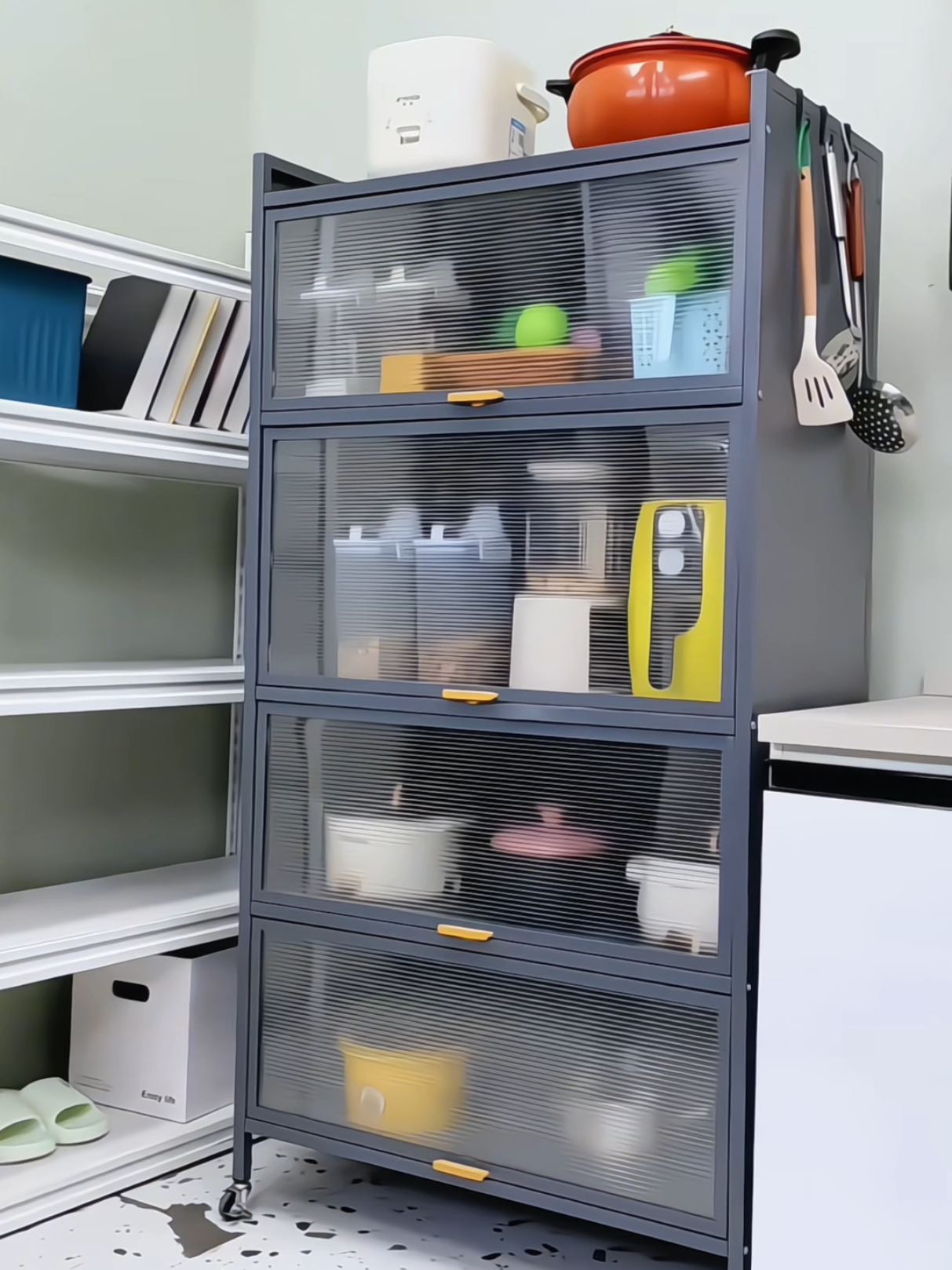 ตู้เก็บของ ชั้นวางของ มีฝาปิด ตู้กับข้าว ของมันต้องมี #ตู้เก็บของ #ตู้เก็บของในครัว #ตู้เก็บของเอนกประสงค์ #ชั้นวางของ #ของดีบอกต่อ 