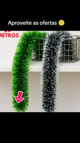 Um kit de festão de luxo verde com 20 metros de comprimento é ideal para decorações natalinas e outras celebrações, oferecendo um toque sofisticado e elegante aos ambientes.   Características:   - Comprimento: 20 metros (podendo ser emendado com outros festões para criar decorações maiores ) . - Material: Fabricado geralmente em plástico sintético (PVC) e metal, garantindo durabilidade e flexibilidade . - Estrutura: Aramada e flexível, permitindo moldar o festão em arcos, guirlandas, ou decorar escadas e árvores de Natal . - Design: Disponível em diferentes tonalidades de verde, com opções nevadas para um efeito visual mais luxuoso e natalino . - Galhos: A quantidade de galhos pode variar, proporcionando diferentes níveis de volume e detalhe (por exemplo, 120, 130 ou 200 galhos) . - Versatilidade: Ideal para decorar residências, lojas, escritórios, sacadas, portais e entradas, adaptando-se a diversos estilos de decoração natalina e festiva .@Eliane vendas @Eliane vendas #tiktokshop1111br #CapCut #natal #ofertas 