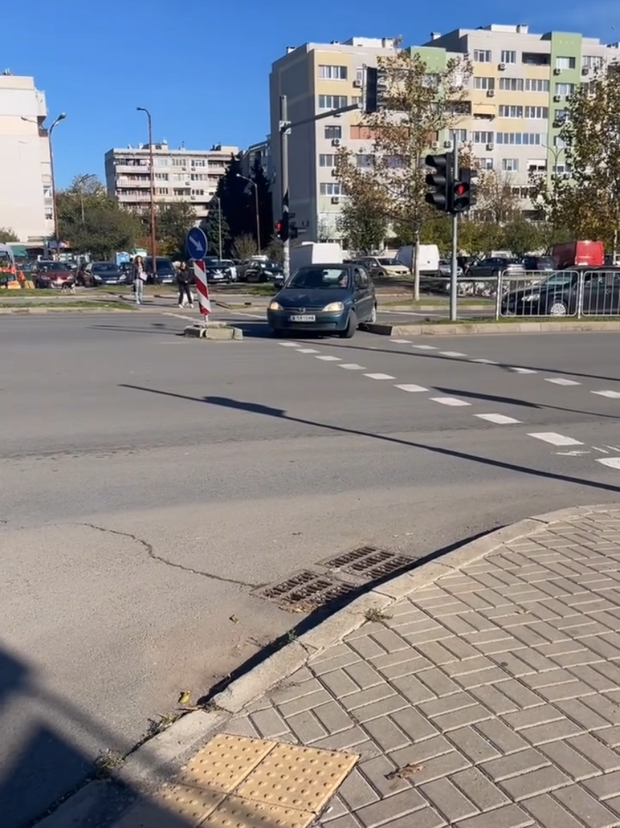В Бургас няма правила, има стил 🚗💨 😂😂😂 #бургас #меденрудник #шофьори #нарушители #смяхдоскъсване 