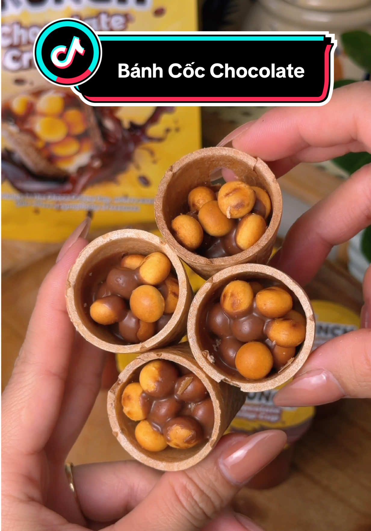 Tết này mấy bạn nhỏ tha hồ mà ăn bánh này nha, bánh giòn ngon lắm #nuhayan🌼 #food #banhcocsocola #chocmet #mukbang 