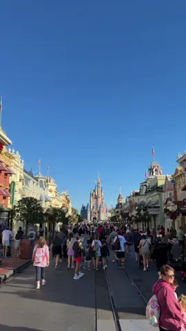 Christmas at Magic Kingdom?#magickingdom #disneychristmasdecorations #disneyholidays #disneypark 
