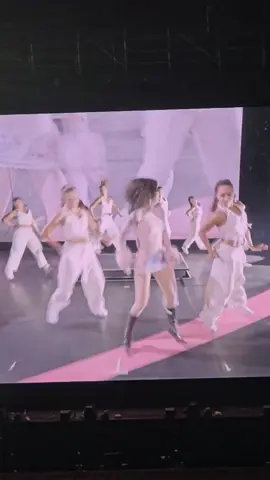 EXTRALARGE DANCE BREAKK. #JENNIEDEADLINEINDONESIA #JENNIE #jenniekim #jennieblackpink #fyp 