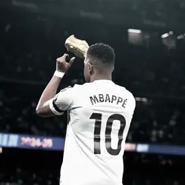 أنتَ ملكاً في قصر الملوك 🤍🔥. #ريال_مدريد #foryoupage #fyp #foryou #الفيتوري_عنان👑 