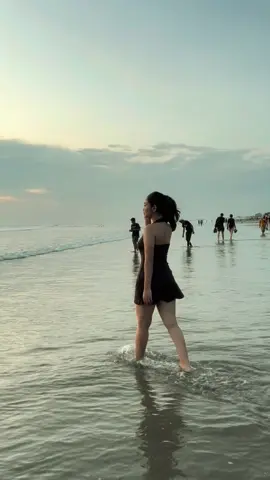 desiran ombak pantai yang menjadi obat stress #CapCut #dress #dresspantai #dresssimple 
