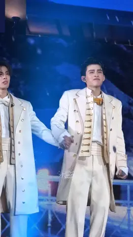 pondphuwin fanconကြီးကအောင်မြင်စွာပြီးဆုံးသွားပြီ၃ရက်လုံး အတူတူငိုခဲကြတယ် အရမ်းလဲပင်ပန်းသွားပြီ ရင်ထဲမှာတစ်ခုခုကျန်နေသလိုခံစားရတယ်😭😭😭😭#PondPhuwinFanconD3 #PondPhuwin #ppnaravit #phuwintang #ရောက်စမ်းfypပေါ် #flyppppppppppppppppppppppppppppppp #ဒီတစ်ပုဒ်တော့fypပေါ်ရောက်ချင်တယ် #မြင်ပါများပီးချစ်ကျွမ်းဝင်အောင်လို့🤒🖤 