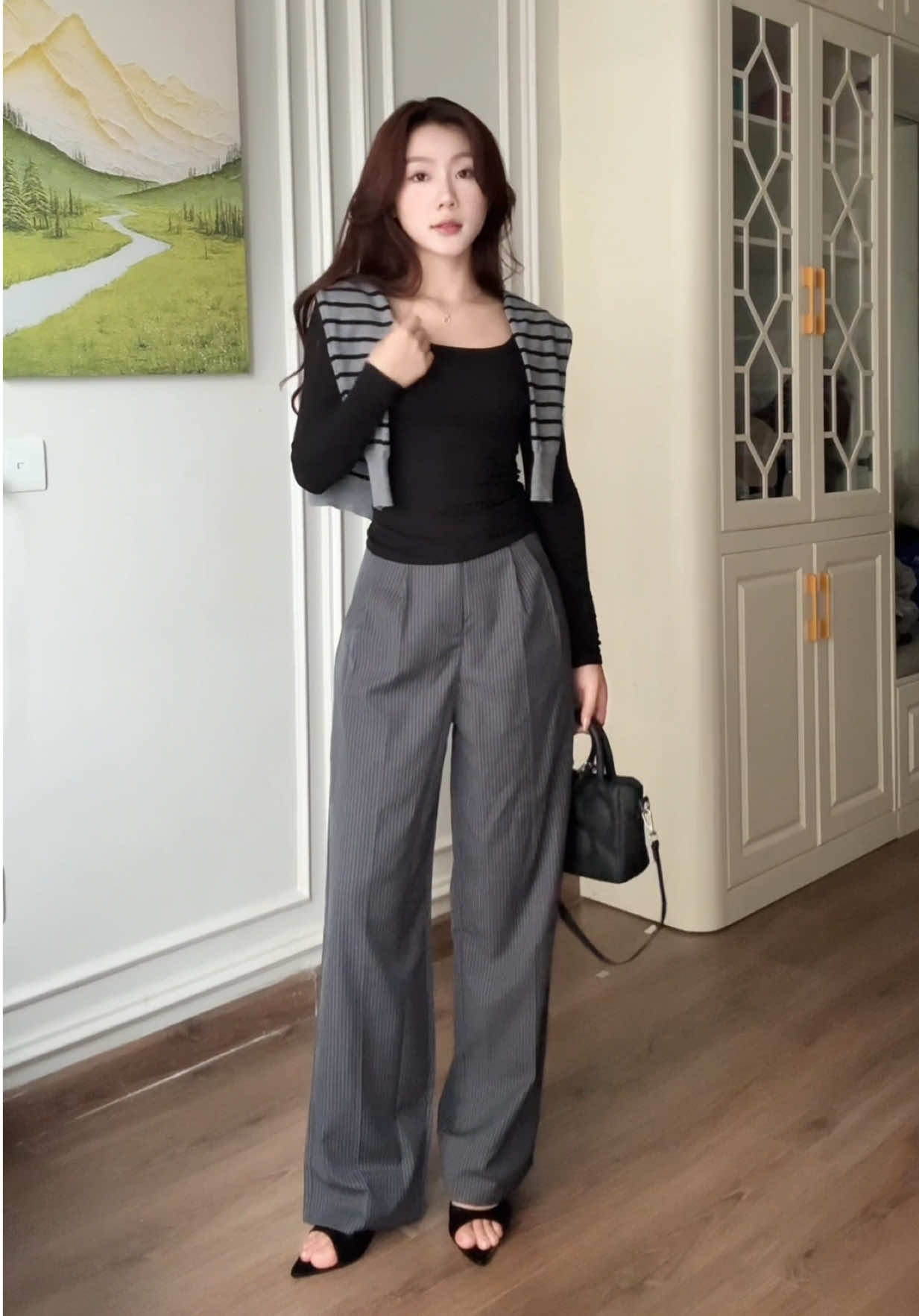 Quần kẻ chưa thấy baoh hết hot lun 😆 @navie.studio #reviewquanao #outfitmuadong #navie 