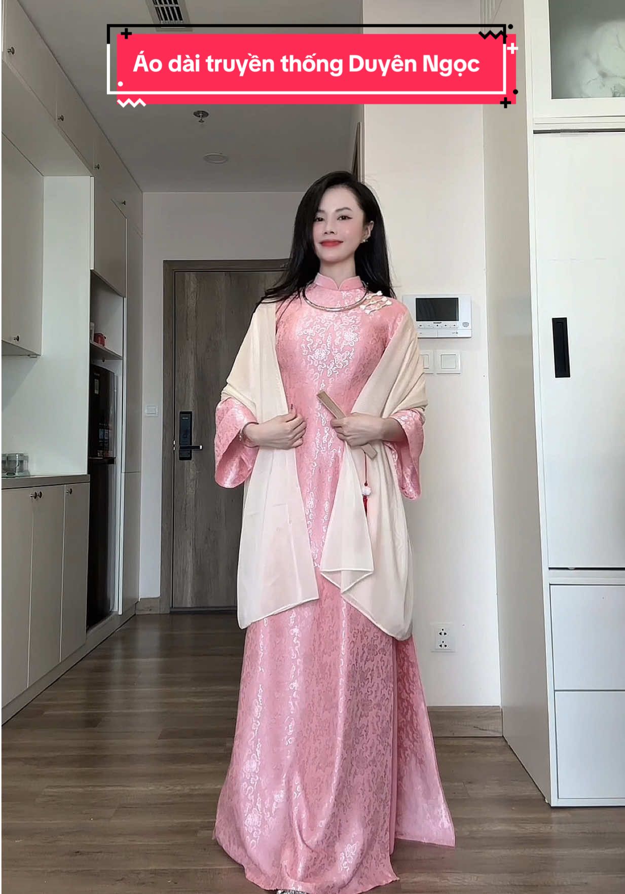 Mặc bộ áo dài này thấy mình đẹp sang nhẹ nhàng hẳn r ý, đặc biệt cái phom áo dài đẹp sang lắm ấy #aodaitruyenthong #aodaivietnam #aodaitet #aodaicuoi #aodai 