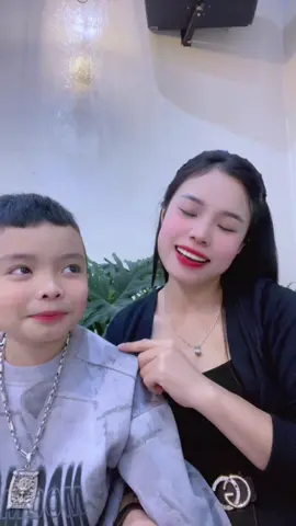 Đẹp là anh liếc mắt đưa tình 😜