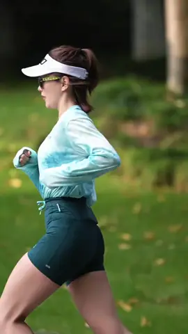 Qua những ngày mưa, mới thêm yêu những ngày nắng. Tranh thủ trời đẹp ra chạy thôi #chaybo #thoitrangchaybo #aochaybo #quanchaybo #giaychaybo 