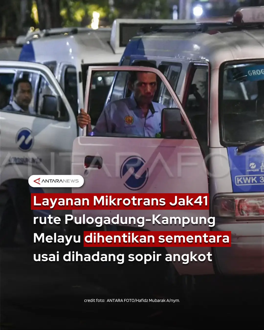 PT Transportasi Jakarta (Transjakarta) menghentikan sementara layanan rute Jak41 (Pulogadung-Kampung Melayu) akibat penutupan jalur di Jalan Persahabatan Raya oleh oknum pengemudi angkutan reguler M02. Kepala Humas Transjakarta, Ayu Wardhani, menyampaikan bahwa keputusan ini diambil demi keselamatan pelanggan dan petugas. Layanan rute Jak41 tidak beroperasi sejak Sabtu (1/11) pukul 15.47 WIB. Manajemen Transjakarta telah melaporkan insiden ini ke Dinas Perhubungan DKI Jakarta untuk mendapatkan arahan dan bantuan lebih lanjut. Transjakarta bersama aparat keamanan dan instansi terkait terus melakukan mediasi di lokasi untuk mencari solusi terbaik agar layanan bisa normal kembali. Transjakarta berkomitmen untuk memulihkan layanan rute Jak41 secepat mungkin dan meminta maaf atas ketidaknyamanan yang terjadi. #transjakarta #jak41 #mikrotrans #dihadang #sopirangkot