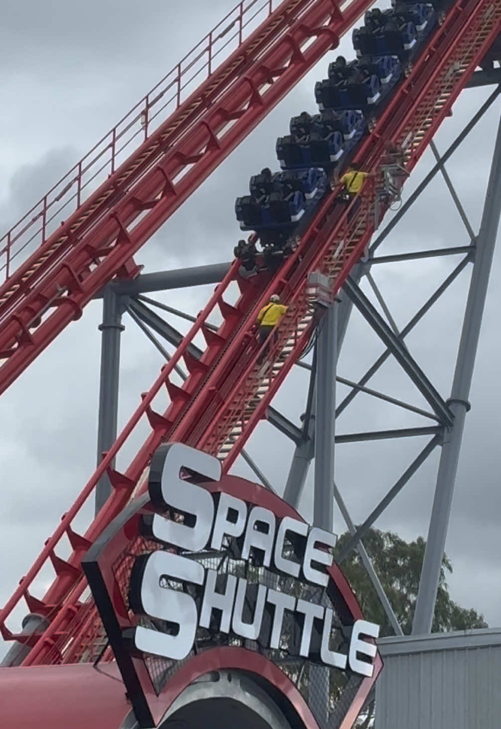 Nov 1, 2025 , Spaceshuttle Malfunctions in EK 😳😱#enchantedkingdom #ek #spaceshuttle #undas 