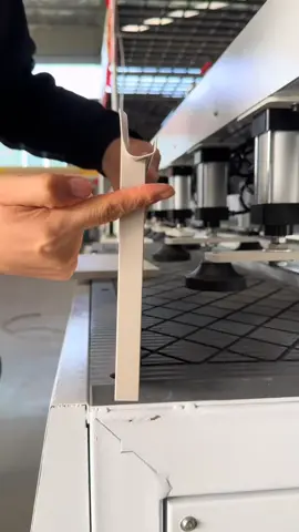 J-type free handle fitting, can do a lot of modeling, operation is very simple.###Aluminumhoneycombedgebondingmachine #MingDWoodworkingmachinery #woodworkingmachineryfactory 