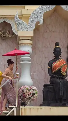 พิธีบวงสรวงพระสุพรรณกัลยา🙏🙏 ถึงฝนจะตก ฟ้าฝนจะไม่เป็นใจ แต่ด้วยใจที่เคารพและศรัทธาที่มีนตรามีต่อคุณแม่สุพรรณกัลยา น้องก็ยังจะขึ้นไปเปลี่ยนชุดให้ด้วยตัวเอง.. 😍😍  #พระสุพรรณกัลยา#วัดจันทร์ตะวันออก #พิษณุโลก #มีนตราอินทิรา #มีนตราไม่ใช่มินตรา @Ms.Meentra 