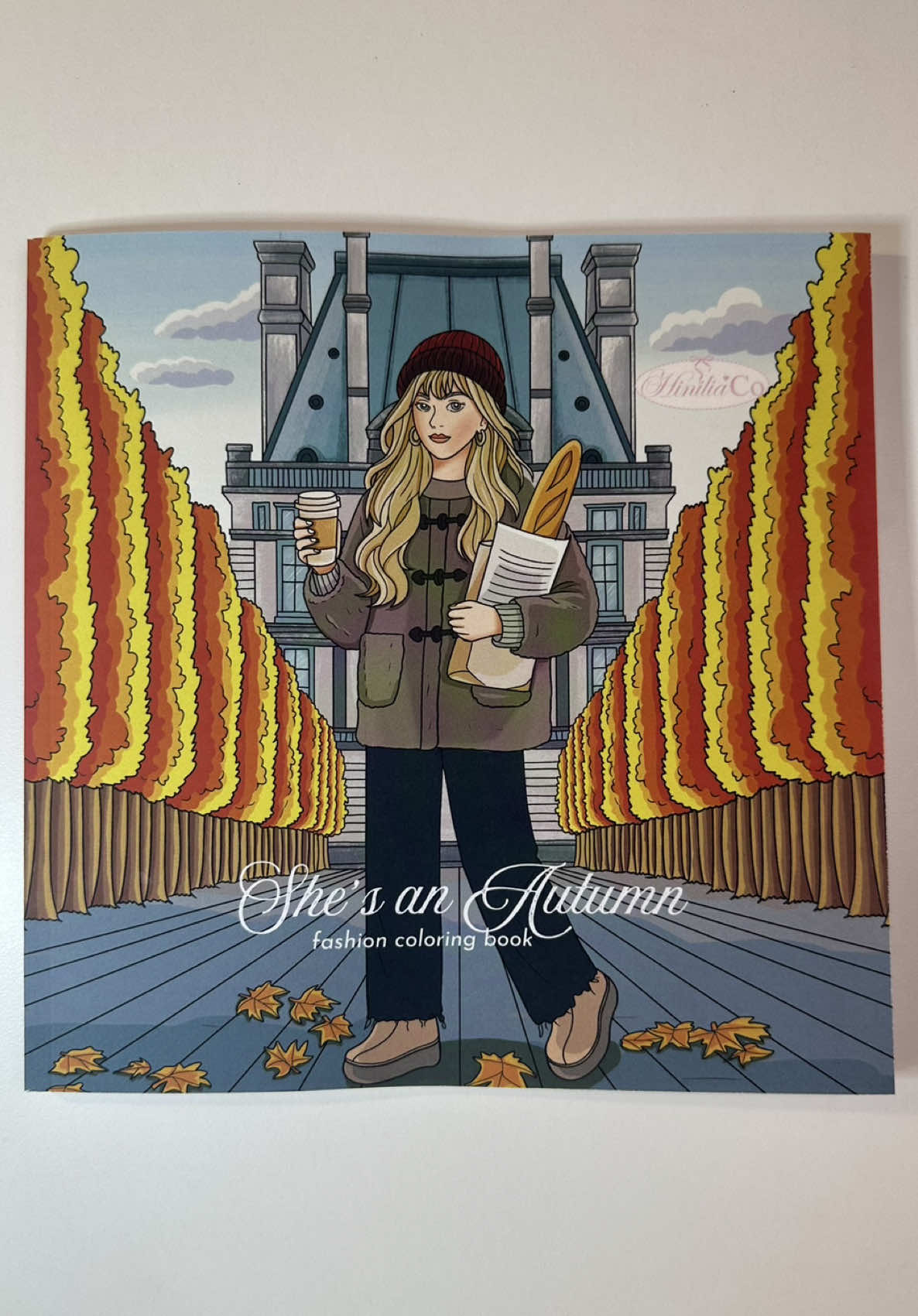 She’s an Autumn 🤎  Illustré par @Hinilia Coloring ✨ * Profuit offert #coloriagemysteredisney #cozycoloring #cosy #acrylicpainting #fashion 