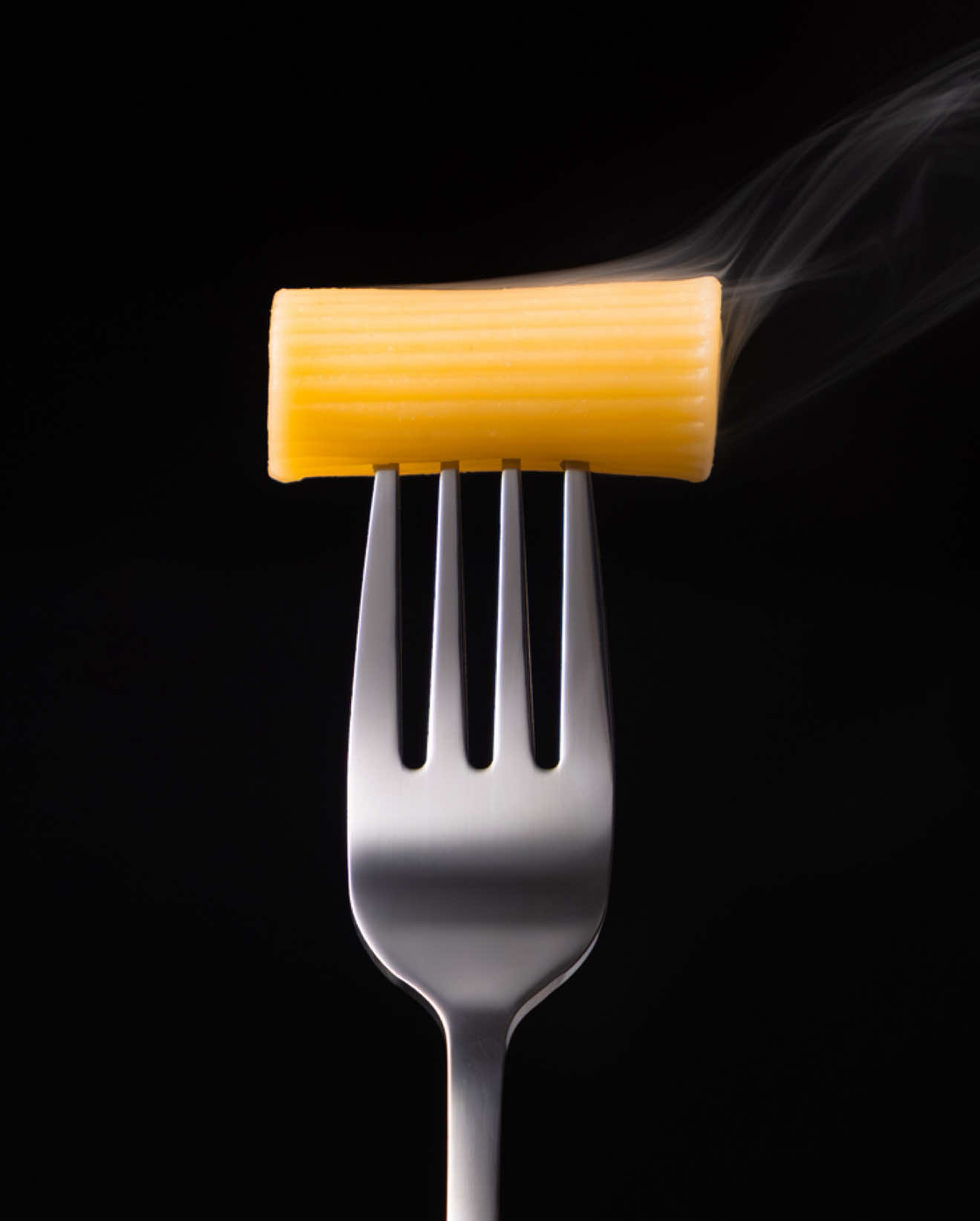 Which photo do you prefer? 1 or 2? 🤔 #pasta #smoke #foodphotography 