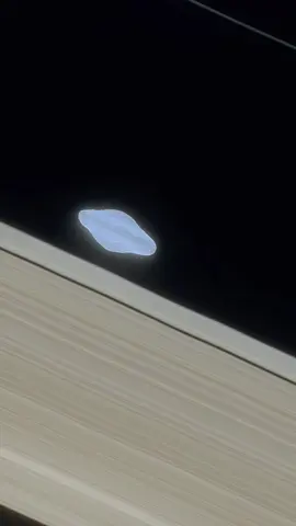 Ich habe diesen eigenartigen Mond mit dem Teleskop auf den Saturnringen gesehen.#Astronomie #Teleskop #Universum 