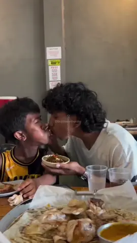 Qué jugada fue esa 🫢 #kiss #litle #food #fyp #vira 