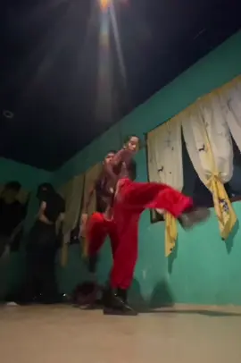 🧠: Ascdnt @JR🥵 @KYLEEEE tag us when you do this challenge!! #foryoupage #tagdc #ascendant #ascendantcrew #dancechalleng 