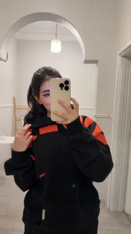 شرايكم بالهودي يجننن ي بنات 💕💕🥺السايز حقي s اخذته @VIBEST كود الخصم لا تنسونه Galaa