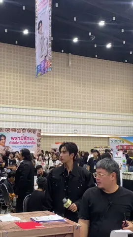 สายตาเพิร์ธตอนแซนต้าร้องเพลงจบคือเอ็นดูน้องไม่ไหวงือออออ 🥰🥰🥰#perthsanta #perth #santa #NekkoxPerthSantainChiangMai 