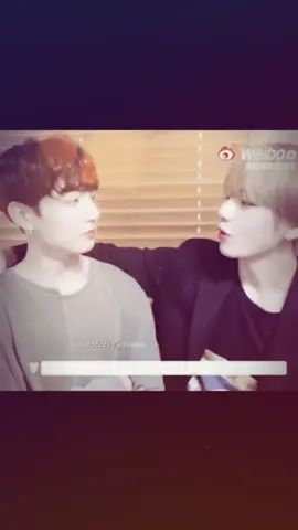 hồi mới yêu nè :)) #jungkook #taehyung #_jgwink 