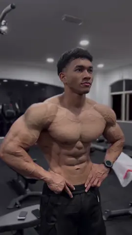 Gym Time #workout #hardtrain #trainhard #gym #body 