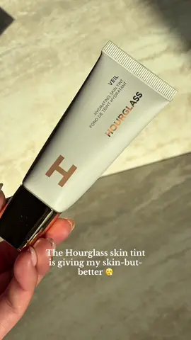 @Hourglass Cosmetics skin tint is giving my skin but better type of finish. So lovely 🤩✨ #hourglass #hourglassskintint #sephorafaves #sephorasavingsevent 
